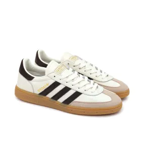 Here is an optimized title for your e-commerce product:

Adidas Handball Spezial Sneakers - Off-White/Brown | Classic Indoor Court Shoes | Model IE3709

This title includes modifiers that highlight the features and style of the product.