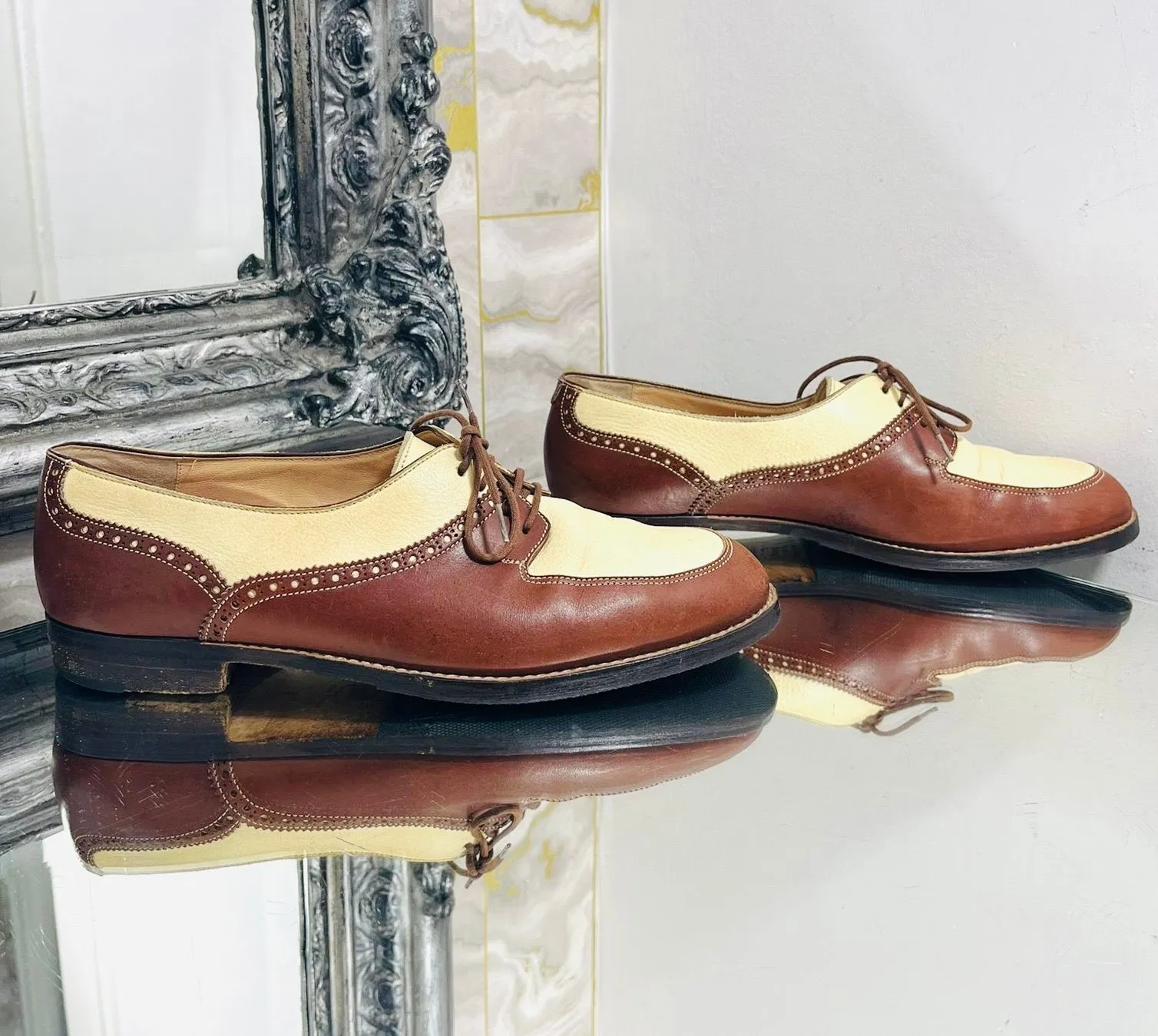 Manolo Blahnik Leather Brogues. Size 40